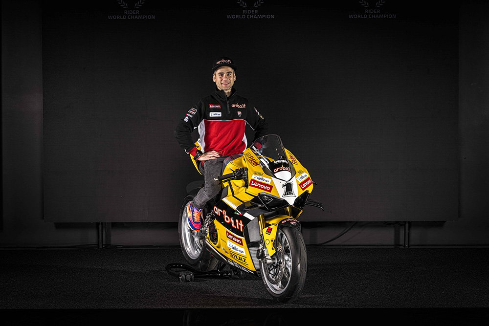 Alvaro Bautista race replica